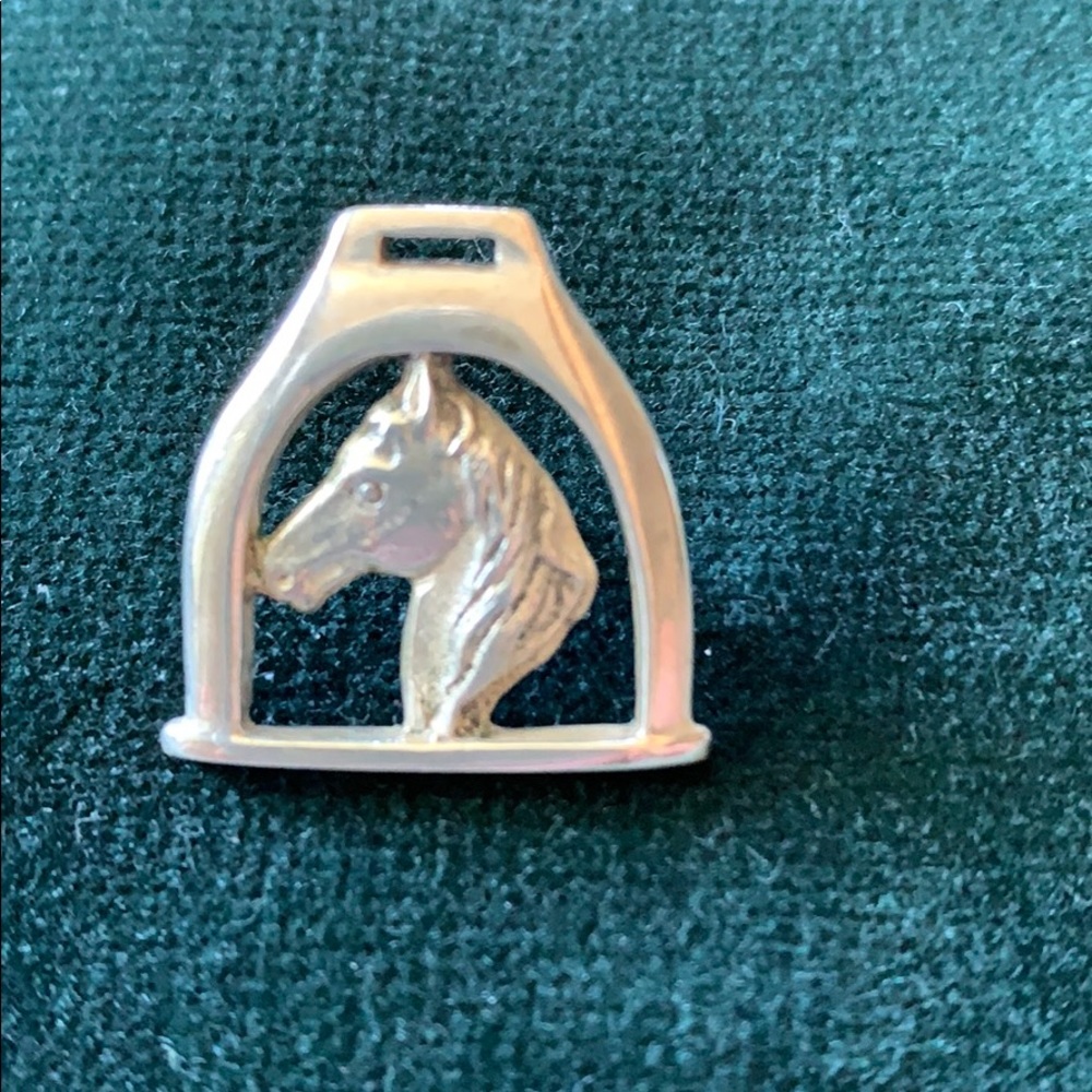 Horse pin